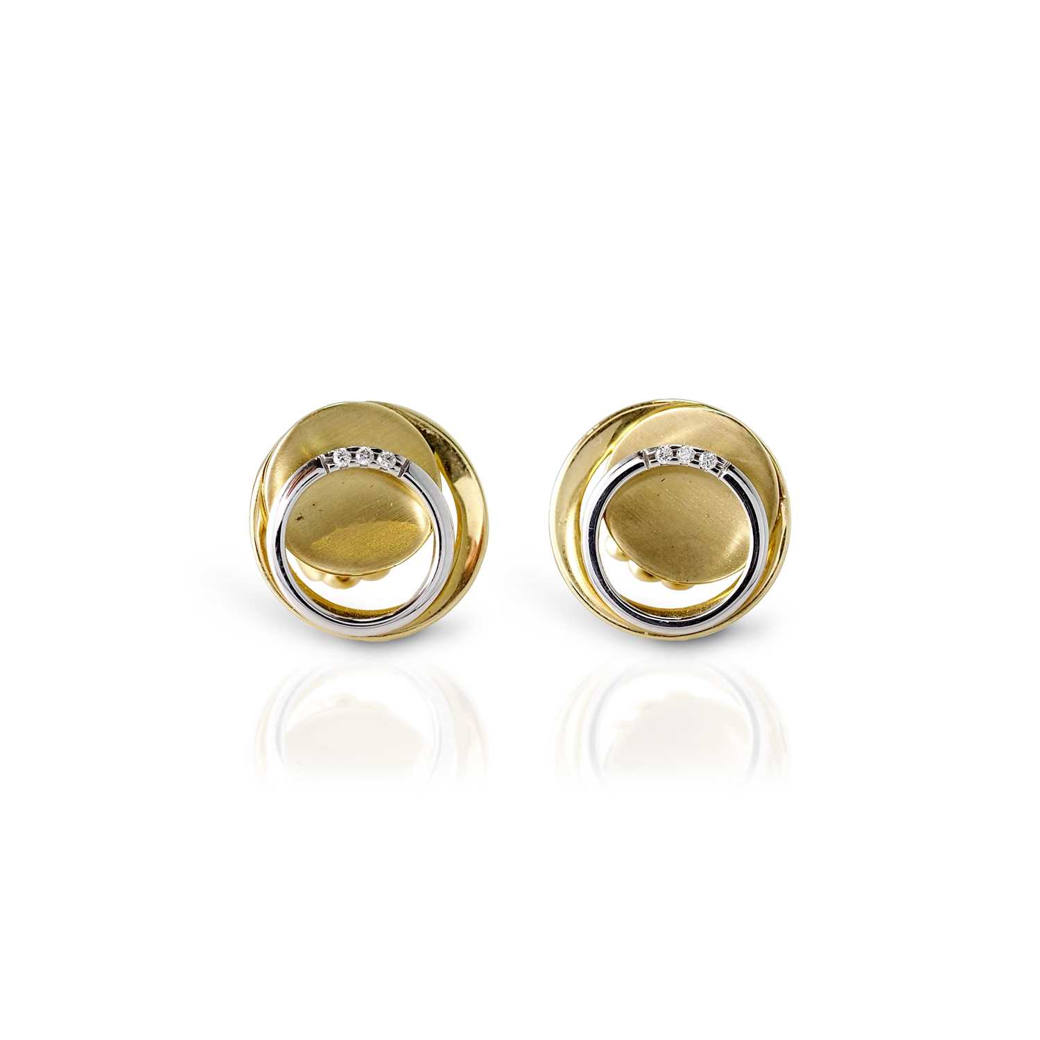 Lot 692 - Pair of Gold set with Diamonds Ear Studs