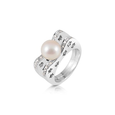 Lot 400 - 18K White Gold, Diamond and Pearl Ring