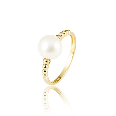 Lot 720 - Gold Ring with Cultured Solitaire Pearl