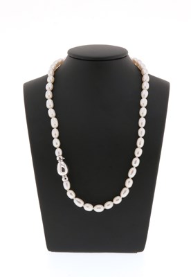 Lot 436 - Pearl Necklace with 18K White Gold Lock