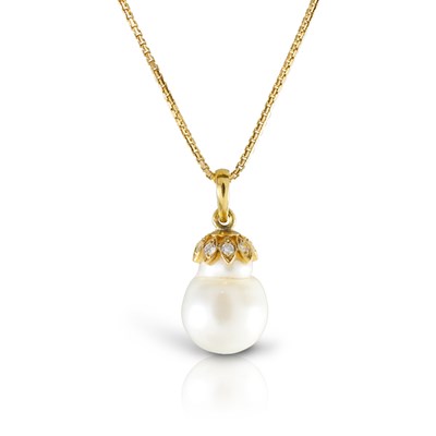 Lot 735 - Gold Necklace and Pendant set with Solitaire Baroque Pearl