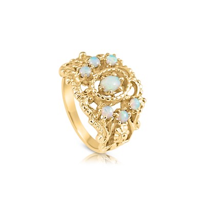 Lot 811 - Gold Rosette Ring set with Opal
