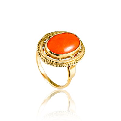 Lot 496 - Gold Rosette Ring set with Coral Solitaire