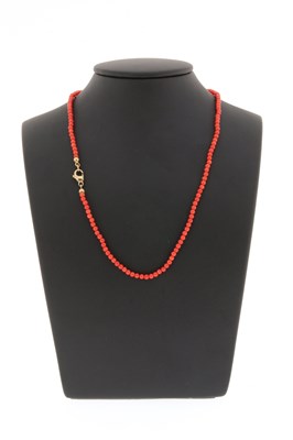 Lot 822 - 1-Strand Red Coral Necklace with Gold Lock
