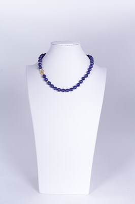 Lot 846 - 1-Strand Lapis Lazuli Necklace with Gold Lock