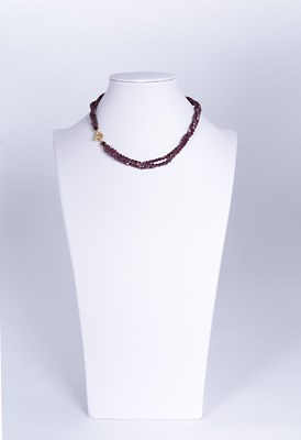Lot 866 - 3-Strand Garnet Necklace with Golden Lock