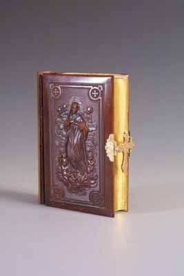 Lot 1600 - Gebedenboek met gouden boekslot.