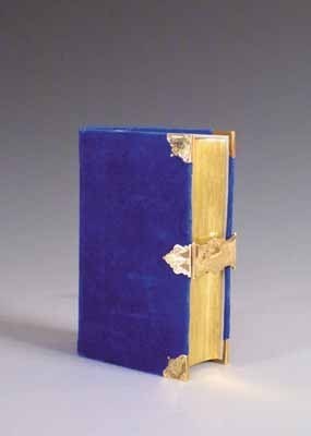 Lot 1602 - Bijbeltje met gouden boekslot en 4 gouden hoeken.