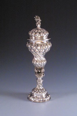 Lot 1622 - Zilveren akeleibokaal.