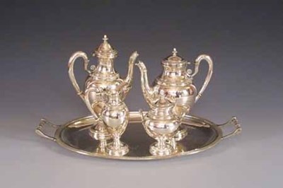 Lot 1650 - Zilveren koffie en theeservies op ovaal blad.