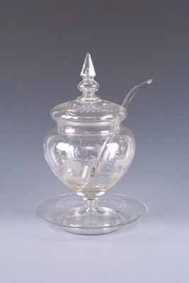 Lot 1737 - Geëtst glazen dekselbowlpot op onderschotel.