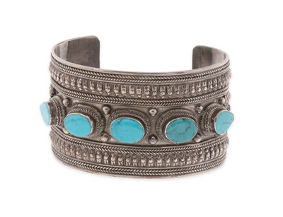 Lot 251 - Silver Cuff Bracelet set with Turquoise Beads