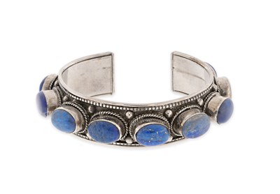Lot 222 - A Sterling Silver and Lapis Lazuli Bracelet