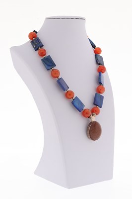 Lot 227 - Lapis Lazuli and Carnelian Beads Necklace