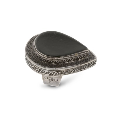 Lot 255 - Indian Silver Ring with Onix
