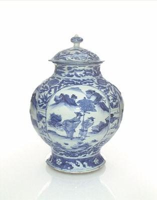 Lot 5525 - China, 17e-eeuwse porseleinen dekselpot