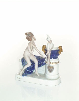Lot 5605 - Porseleinen sculptuur, "Schoonheid en herhaling"