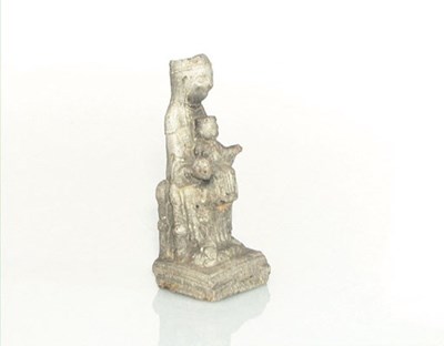Lot 5691 - Zandstenen sculpuur, "H.Maagd en koningskind".