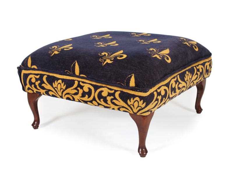 Lot 137 - Ovale wortelnotenhouten Art-Deco bijzettafe