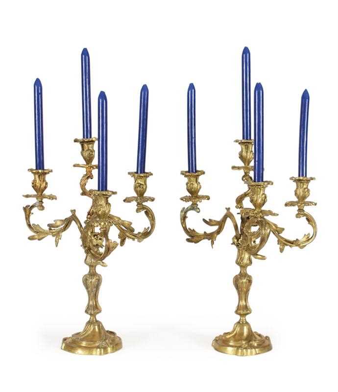 Lot 161 - Paar messing 4-lichts kandelabers