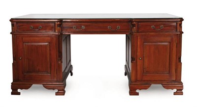 Lot 292 - Mahoniehouten bureau 'ministre'