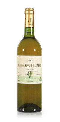 Lot 467 - 12 flessen 'Hermanos Lurton Rueda', 1998