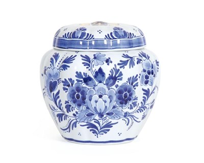 Lot 537 - Delfts blauw aardewerk dekselpot