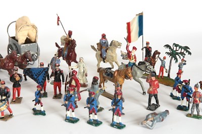Lot 138 - Collection of lead toy soldiers / figures.