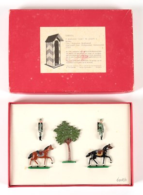 Lot 139 - 14 boxes with original hand-cast tin soldiers.