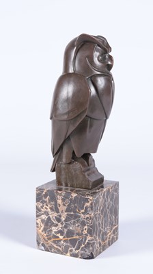 Lot 181 - Beautifully stylized replica bronze of an owl