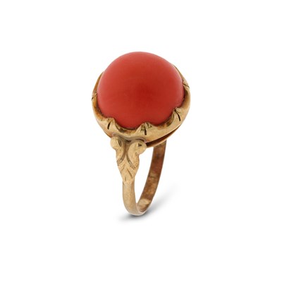 Lot 593 - Gold Ring set with Red Coral