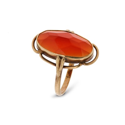 Lot 595 - Gold Ring set with an oval Cornelian