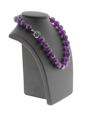 Lot 631 - Amethyst Necklace with Silver Lock