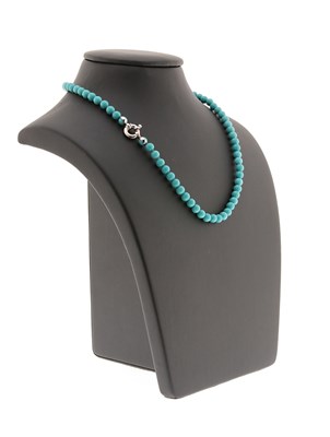Lot 657 - Turquoise Necklace with Gold Lock