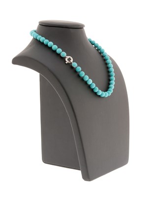 Lot 658 - Turquoise Necklace with Gold Lock