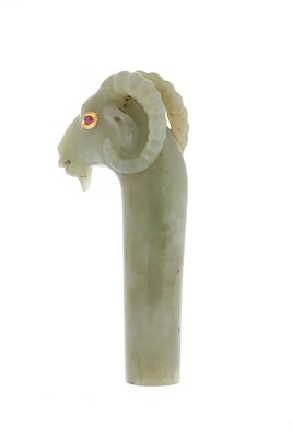Lot 133 - A Mughal-style carved jade dagger hilt, India, 19/20th C.