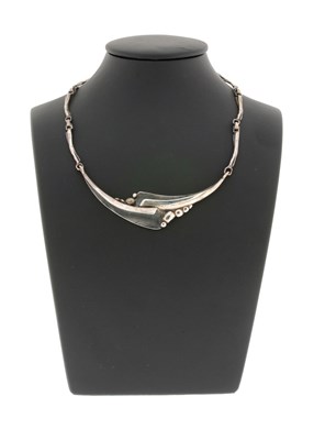 Lot 629 - A Sterling Silver Necklace