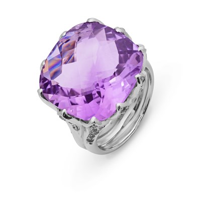 Lot 532 - Amethyst and Sterling Silver Ring