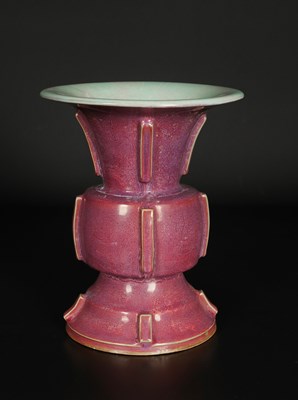 Lot 750 - Flambé-Glazed Beaker Vase, Gu
