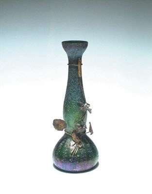 Lot 7396 - Amfoorvormige iriserende vaas