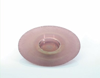 Lot 7401 - Ronde iriserende glazen schotel