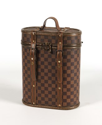 Lot 983 - Louis Vuitton Stijl Reistas voor flessen wijn