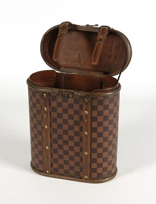 Lot 983 - Louis Vuitton Stijl Reistas voor flessen wijn