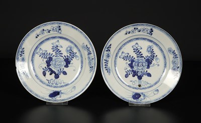 Lot 209 - Twee 18/19e Eeuwse Chinees Porseleinen Borden