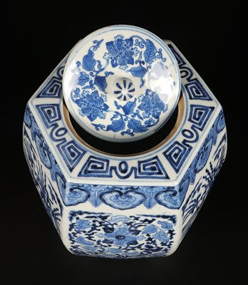 Lot 198 - Chinese Porcelain Blue and White Dragon and Phoenix Jar