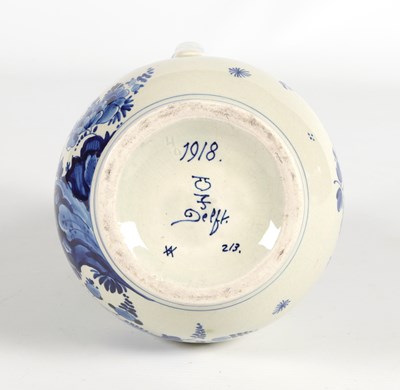 Lot 257 - De Porceleyne Fles Delfts Blauwe Schenkkan - 1918