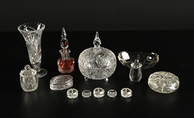 Lot 56 - Lot with 13 different crystal cut items