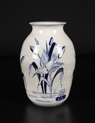 Lot 226 - Blauw witte Keramiek Vaas