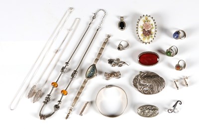 Lot 19 - Lot of Silver Jewellery and Vintage Jewellery