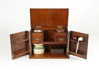 Lot 160 - Een Mahonie Houten Rookcabinet, ca. 1900